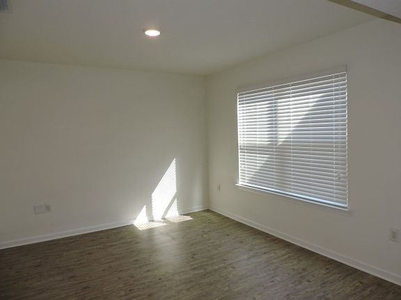 3rd image of 9443 Lutoo Ln