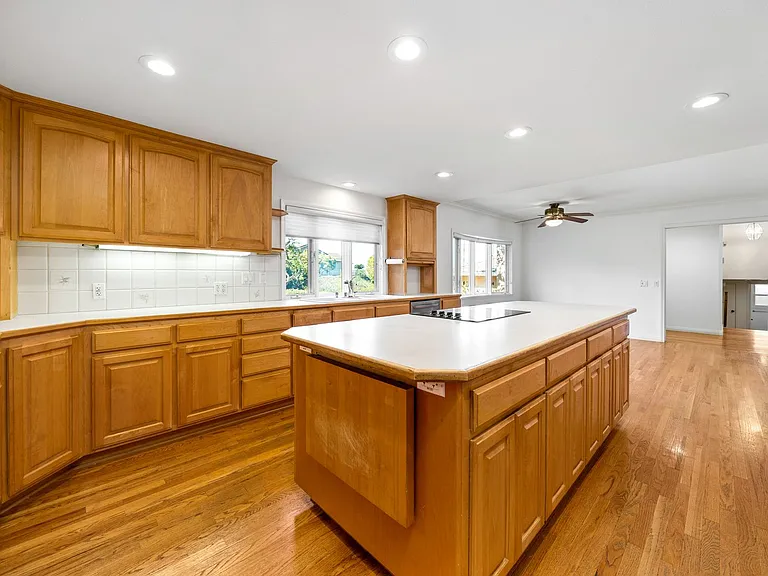 732 Bison Ave — Photo 5