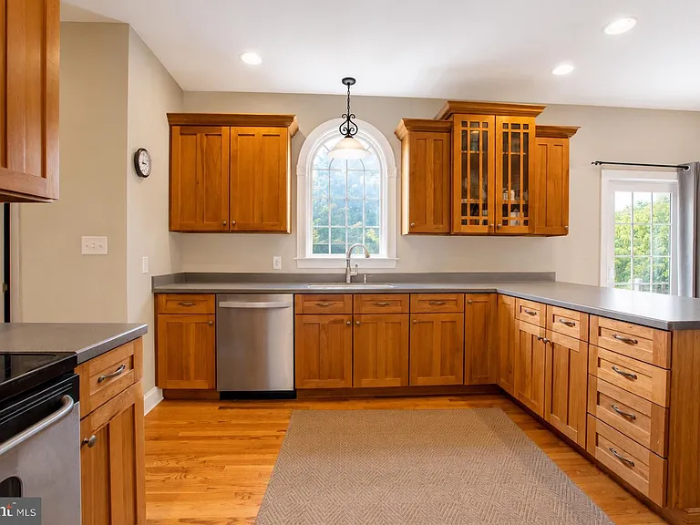 13624 Creek View Dr — Photo 4