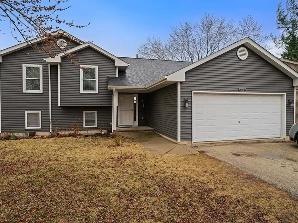244 Briar Cliff St SW, Poplar Grove, IL 61065