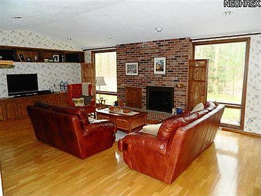 5th image of 187 Hawthorne Dr