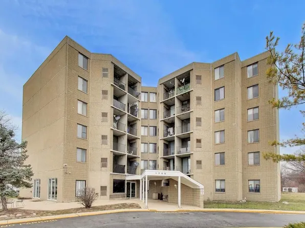 1750 N Marywood Ave APT 305, Aurora, IL 60505