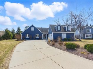 2330 Chanticleer Dr, Brookfield, WI 53045