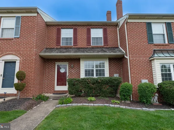 1102 Village Green Dr, Gilbertsville, PA 19525