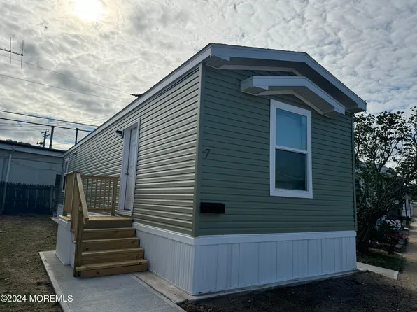 7 Avenue A, Hazlet, NJ 07734