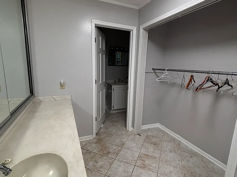 1901 N Cherokee Ave — Photo 13