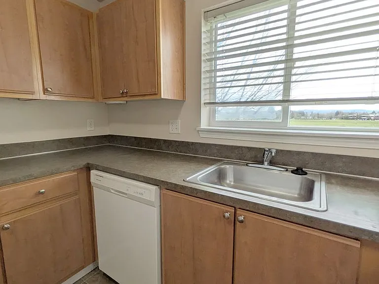 Wellesley Park Apartments — Photo 11