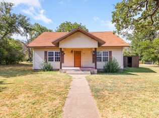 1713 E Cates St, Bridgeport, TX 76426