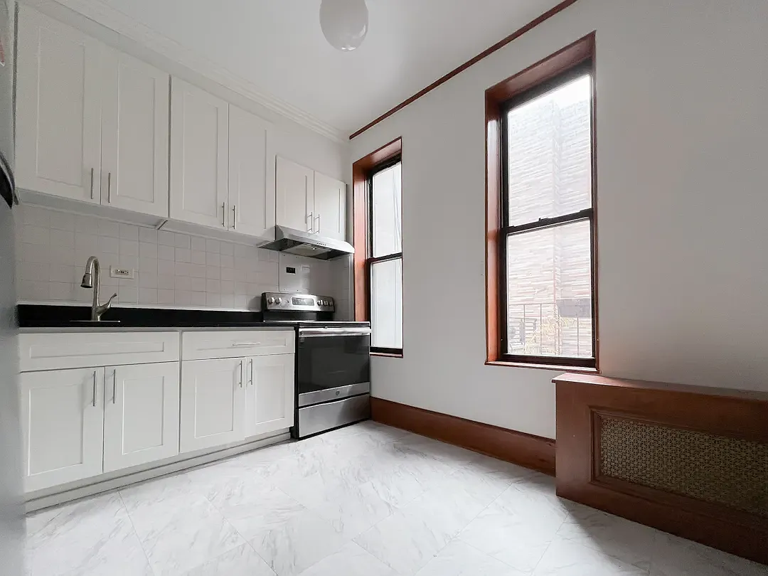 593 Metropolitan Avenue — Photo 3