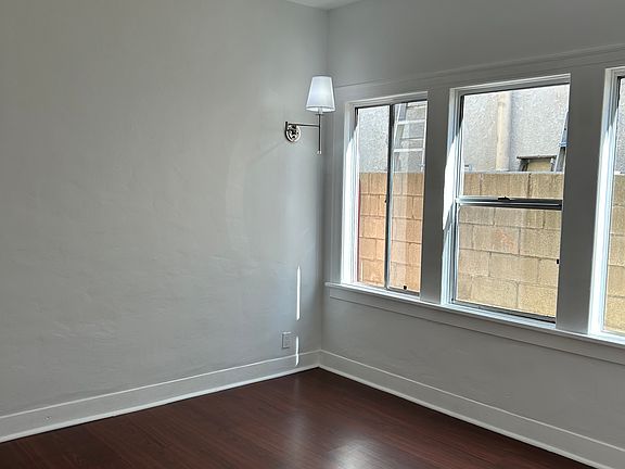 4th image of 3001 Ganahl St #3001