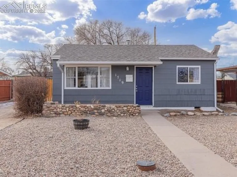 1719 Moore Ave — Photo 1