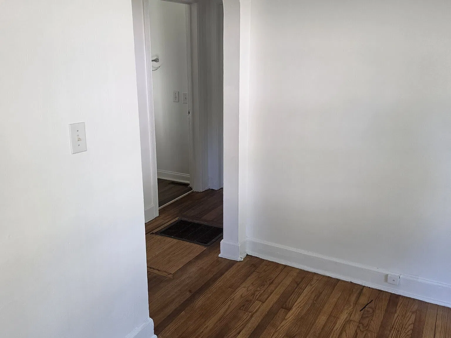 2 bed, 768 sqft, $1,000 — Photo 3