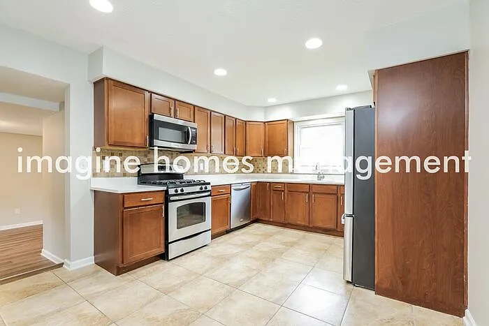5697 Chagrin Dr — Photo 5