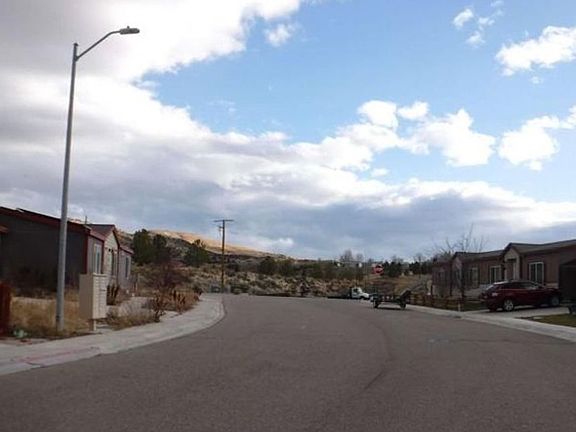 Exterior Neighborhood (street photo)
