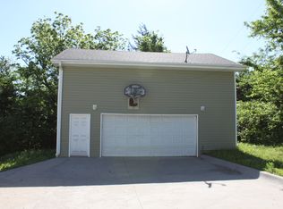 8727 SE California Ave, Wakarusa, KS 66546