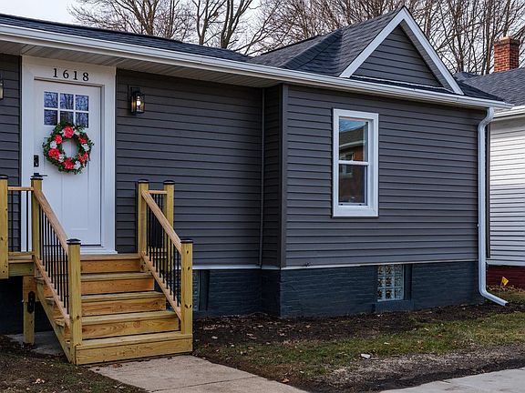 2nd image of 1618 Grand AVENUE