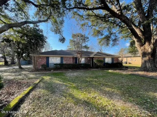 215 Saint Augustine Dr, Madison, MS 39110