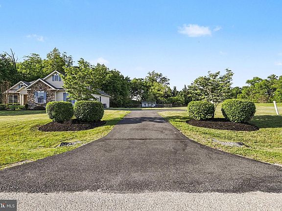 4th image of 280 Amanda Dr