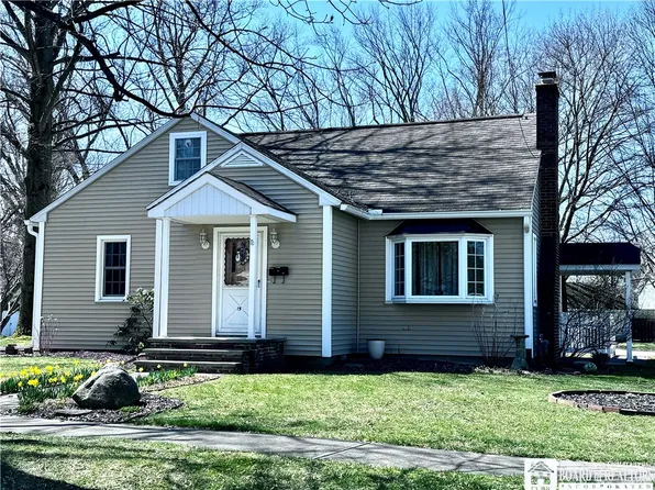 15 Summer St, Fredonia, NY 14063