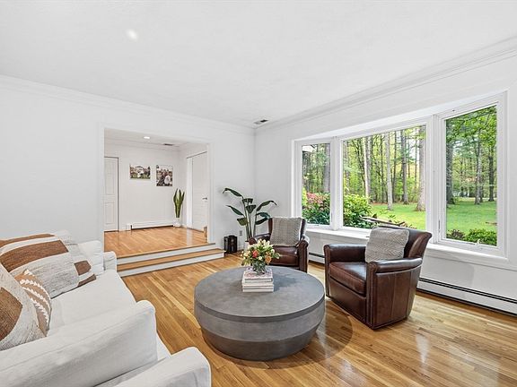 4th image of 12 Parish Ln
