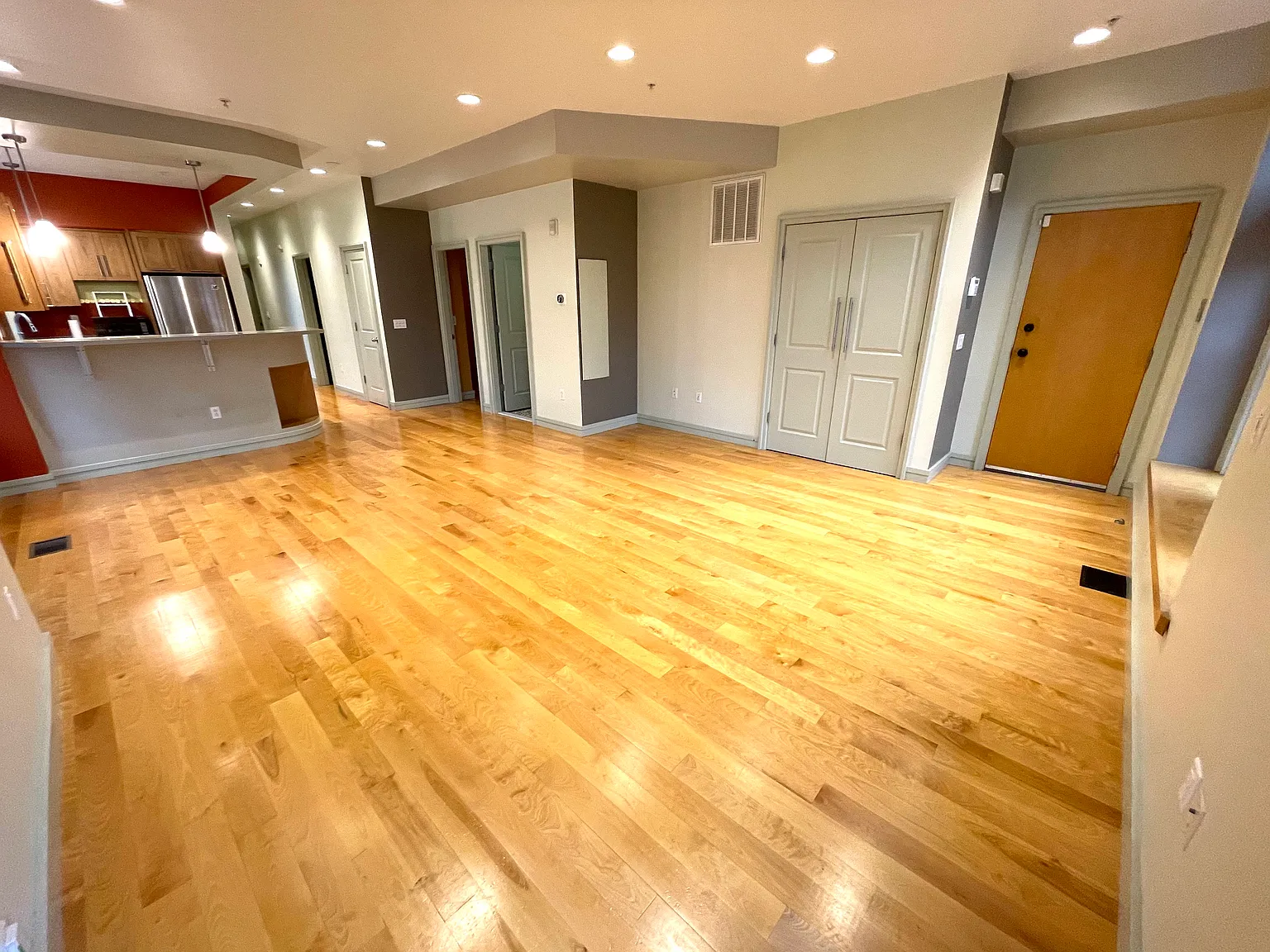 3 bed, 1136 sqft, $1,500 — Photo 2