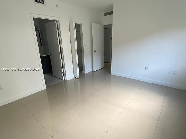 423 E 27th St #302 — Photo 13