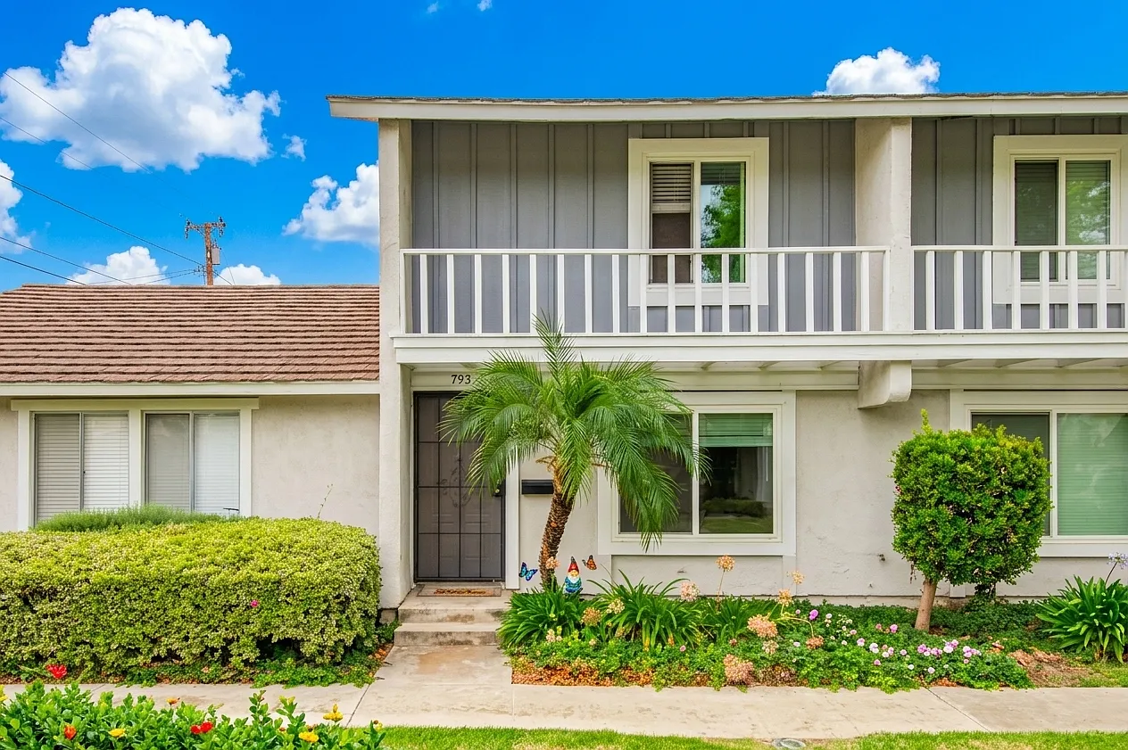 2 bed, 1.5 bath, 928 sqft, $2,850 — Photo 1