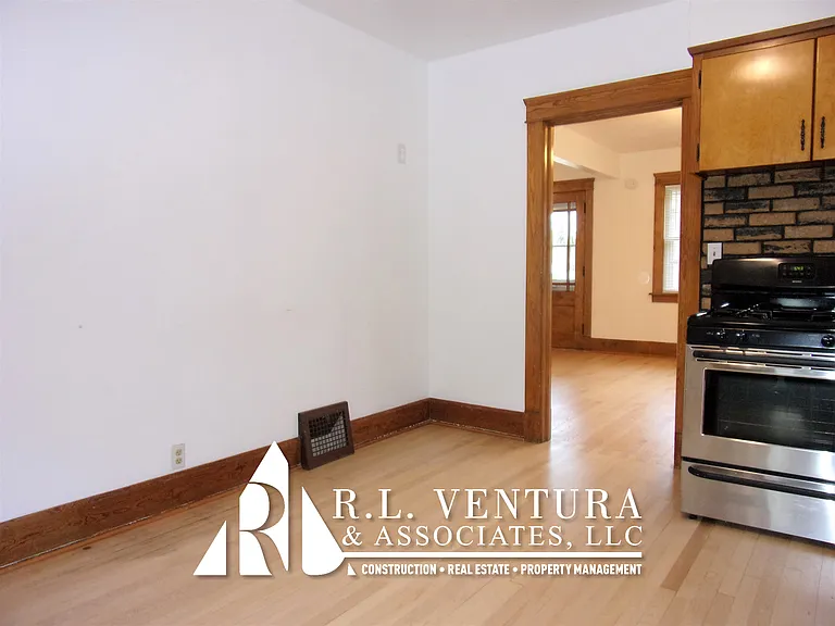 2418 Lasalle St #1/2 — Photo 8