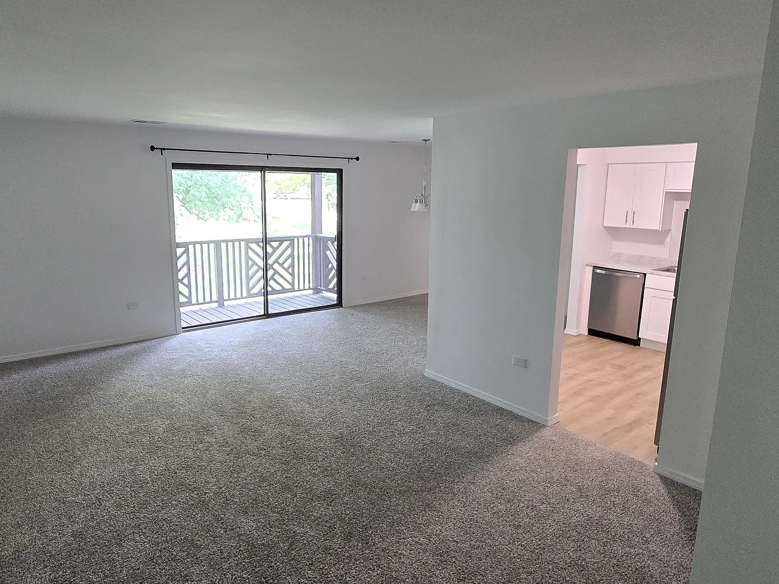2 bed, 1056 sqft, $2,200 — Photo 2