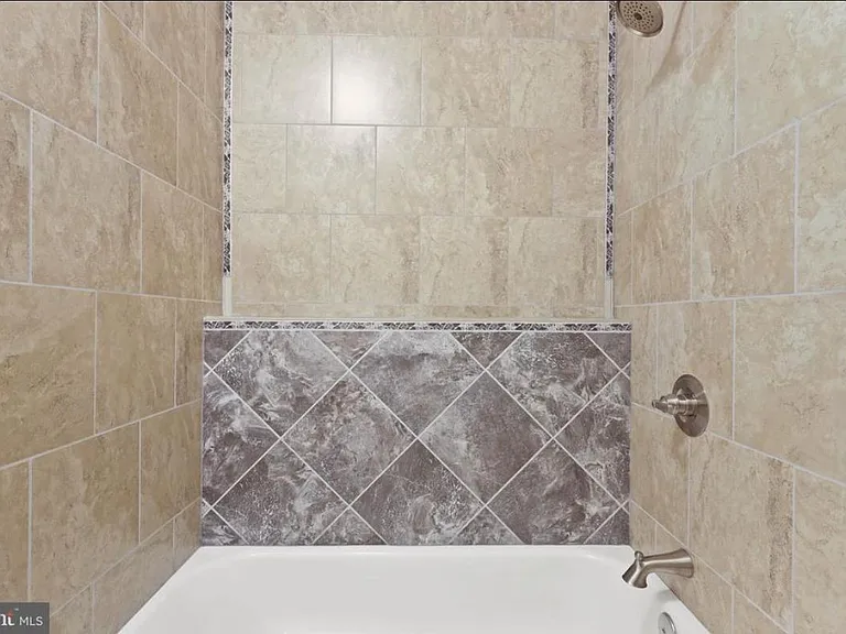1928 W Fairmount Ave — Photo 12