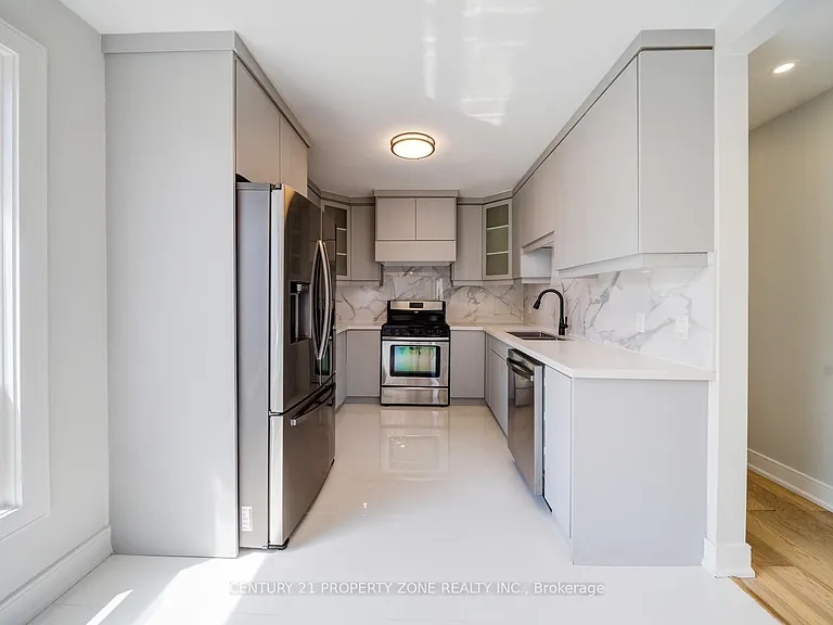203 Toynbee Trl — Photo 17