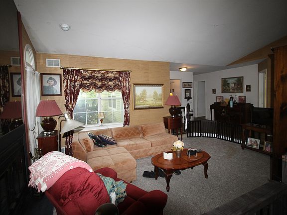 5th image of 700 Falcon Crest Ct