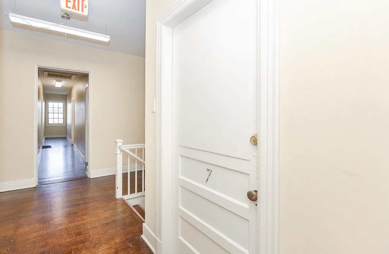 Studio, 650 sqft, $850 — Photo 3