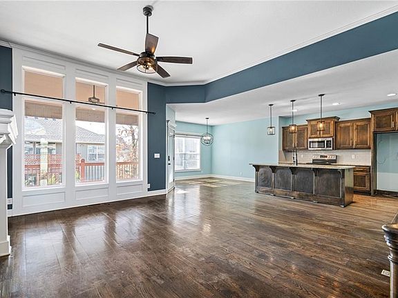 4th image of 1012 SE Amber Ct
