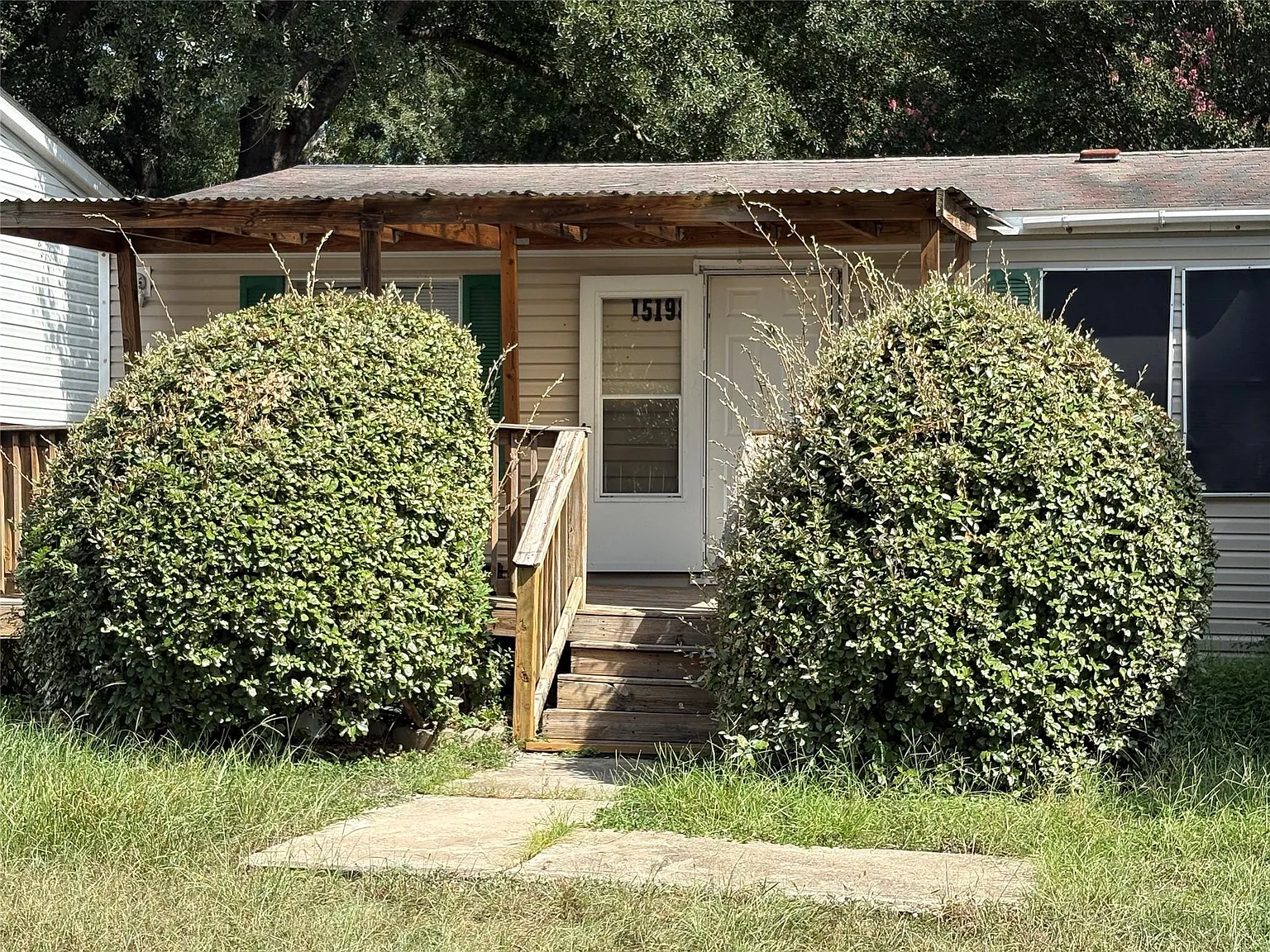 3 bed, 2.0 bath, 1400 sqft, $1,400 — Photo 2