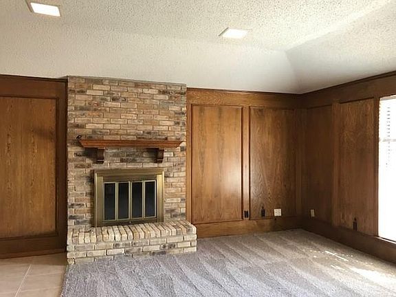 3rd image of 2021 Springwood Pl Unit A-b