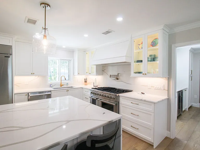 691 Russell St — Photo 27
