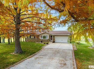 7289 Sparrow Rd, Hopedale, IL 61747