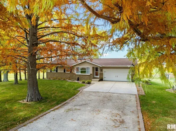7289 Sparrow Rd, Hopedale, IL 61747