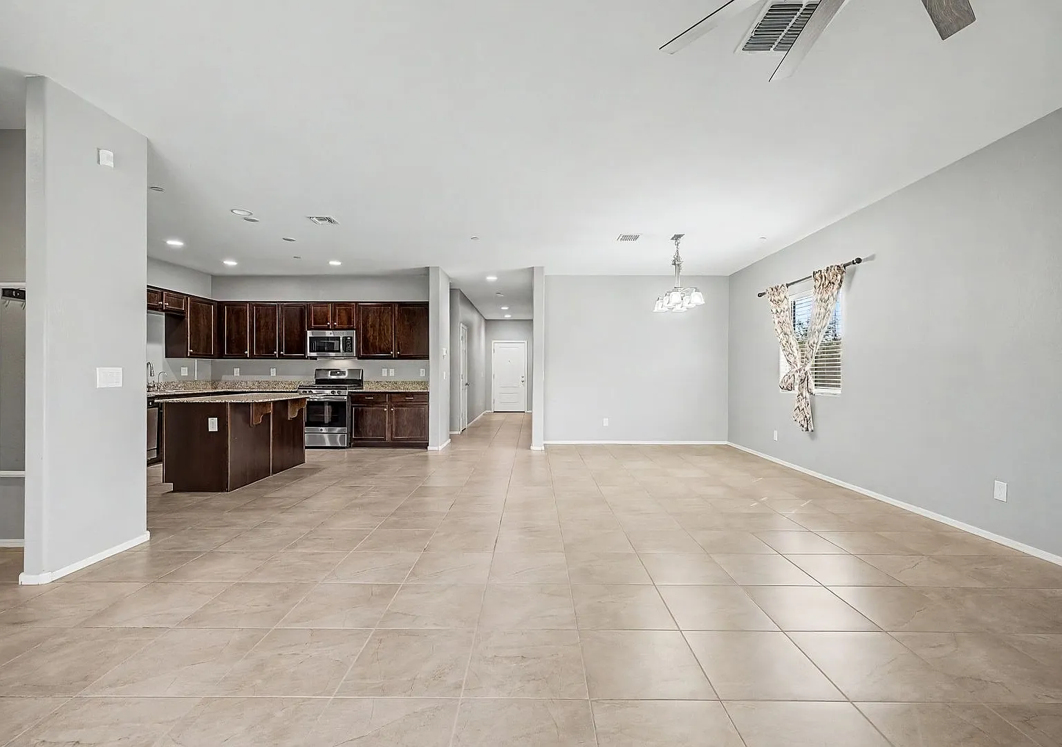 Spacious 4BD/2BA in Verrado — Photo 4