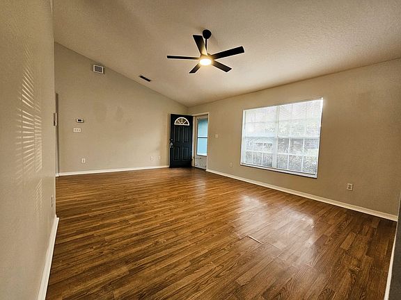 3rd image of 913 Palm Forest Ln