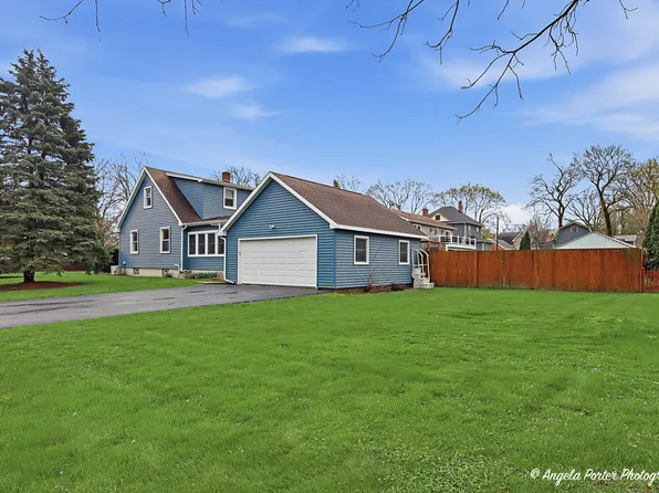 937 Wicker St, Woodstock, IL 60098