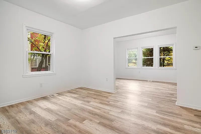 3 bed, 2200 sqft, $3,200 — Photo 4