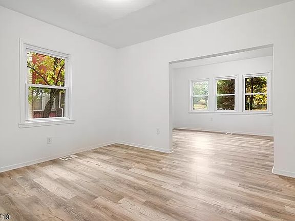 4th image of 112 Pompton Ave Floor 1