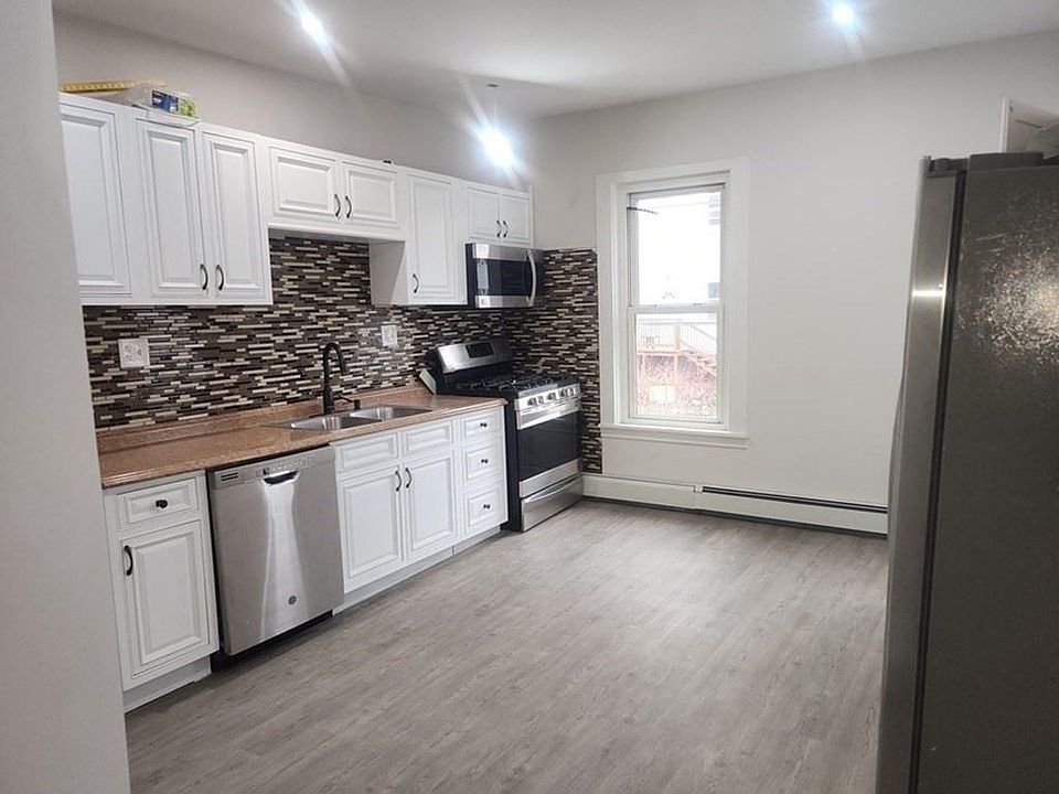 11 Henchman St Worcester MA Zillow