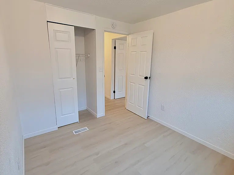 57 Zeller St — Photo 33