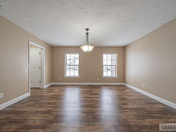 5th image of 2826 Driftwood Ln