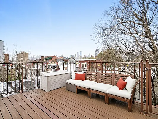 Sold by Sotheby's International Realty | media 18