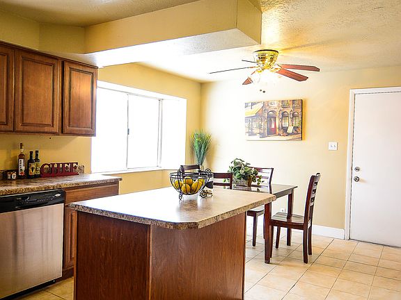 2nd image of 3812 W Sweetwater Cir