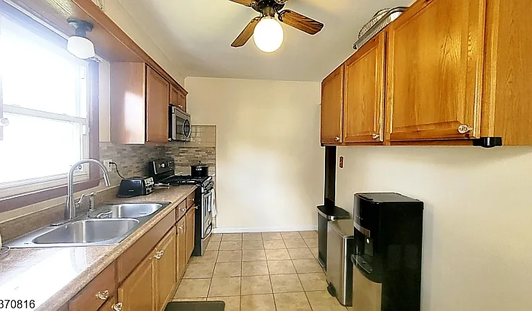 183 Reeve Ter — Photo 4
